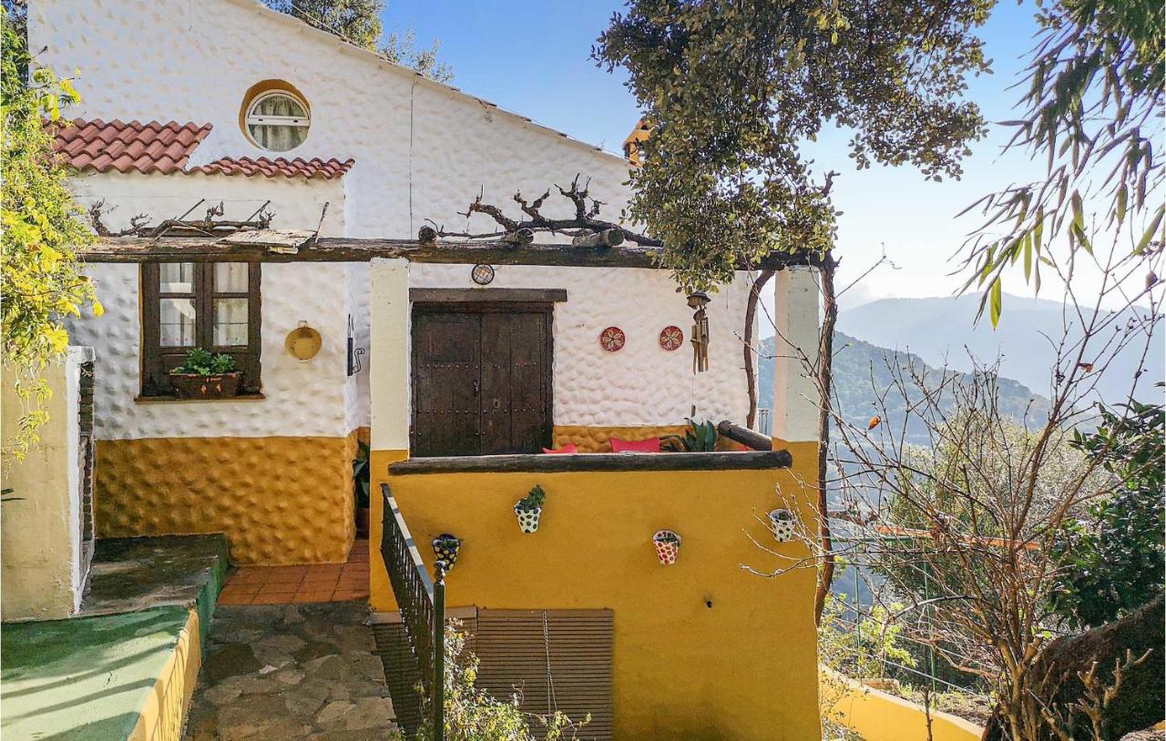 Amazing Cottage In Algatocin With Kitchen Bagian luar foto