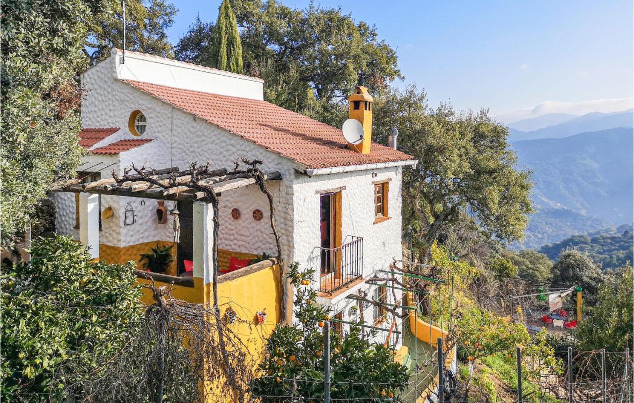 Amazing Cottage In Algatocin With Kitchen Bagian luar foto
