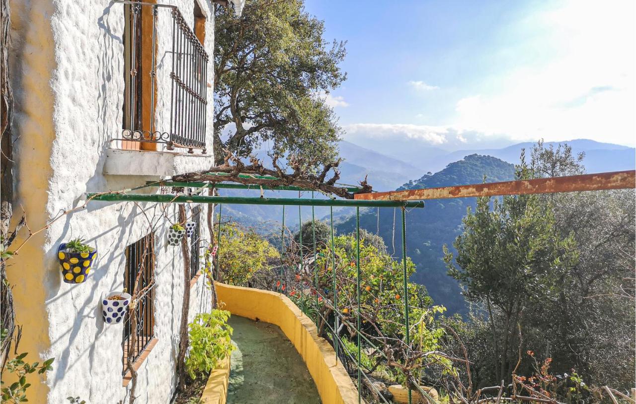 Amazing Cottage In Algatocin With Kitchen Bagian luar foto