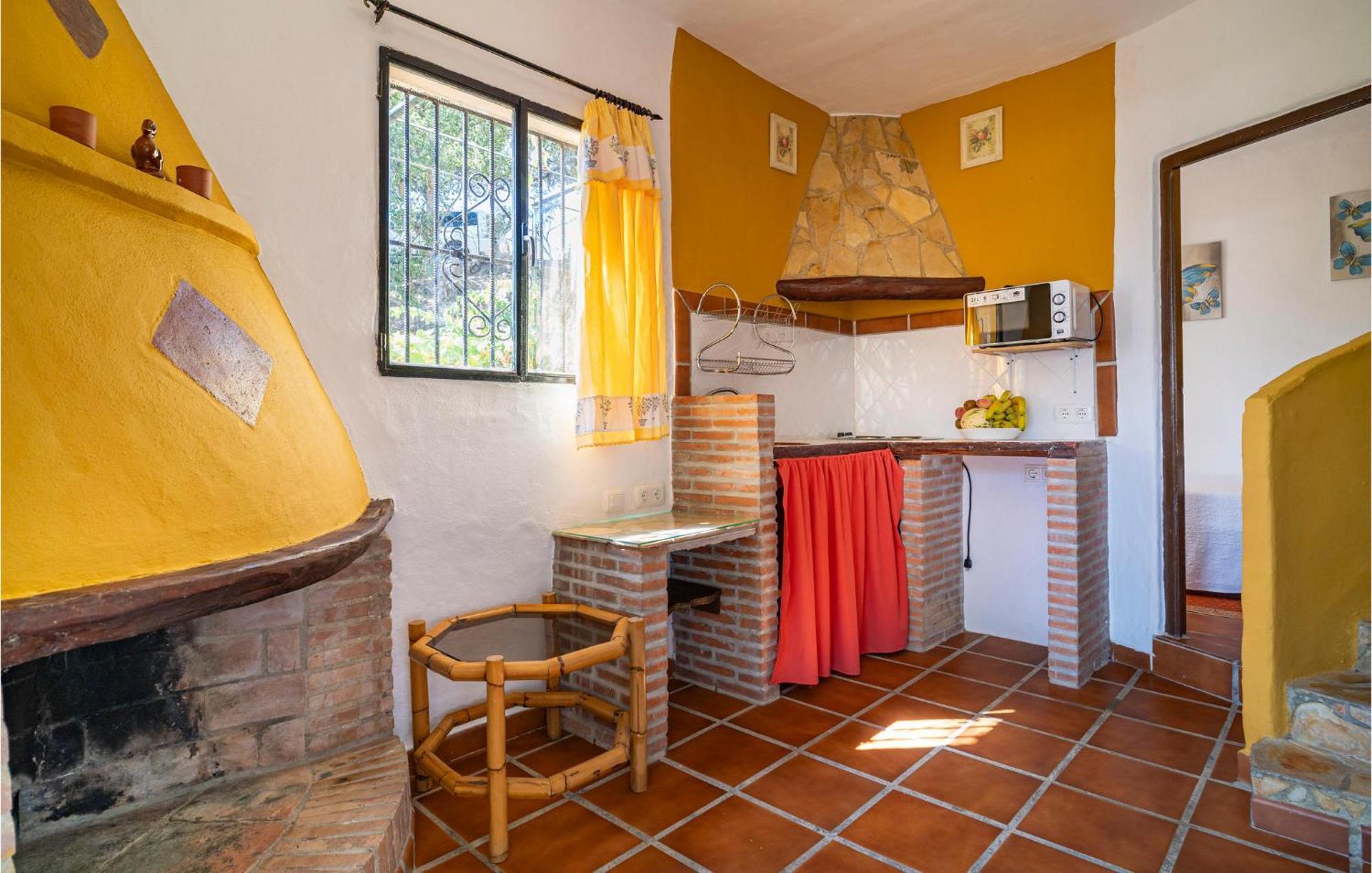 Amazing Cottage In Algatocin With Kitchen Bagian luar foto