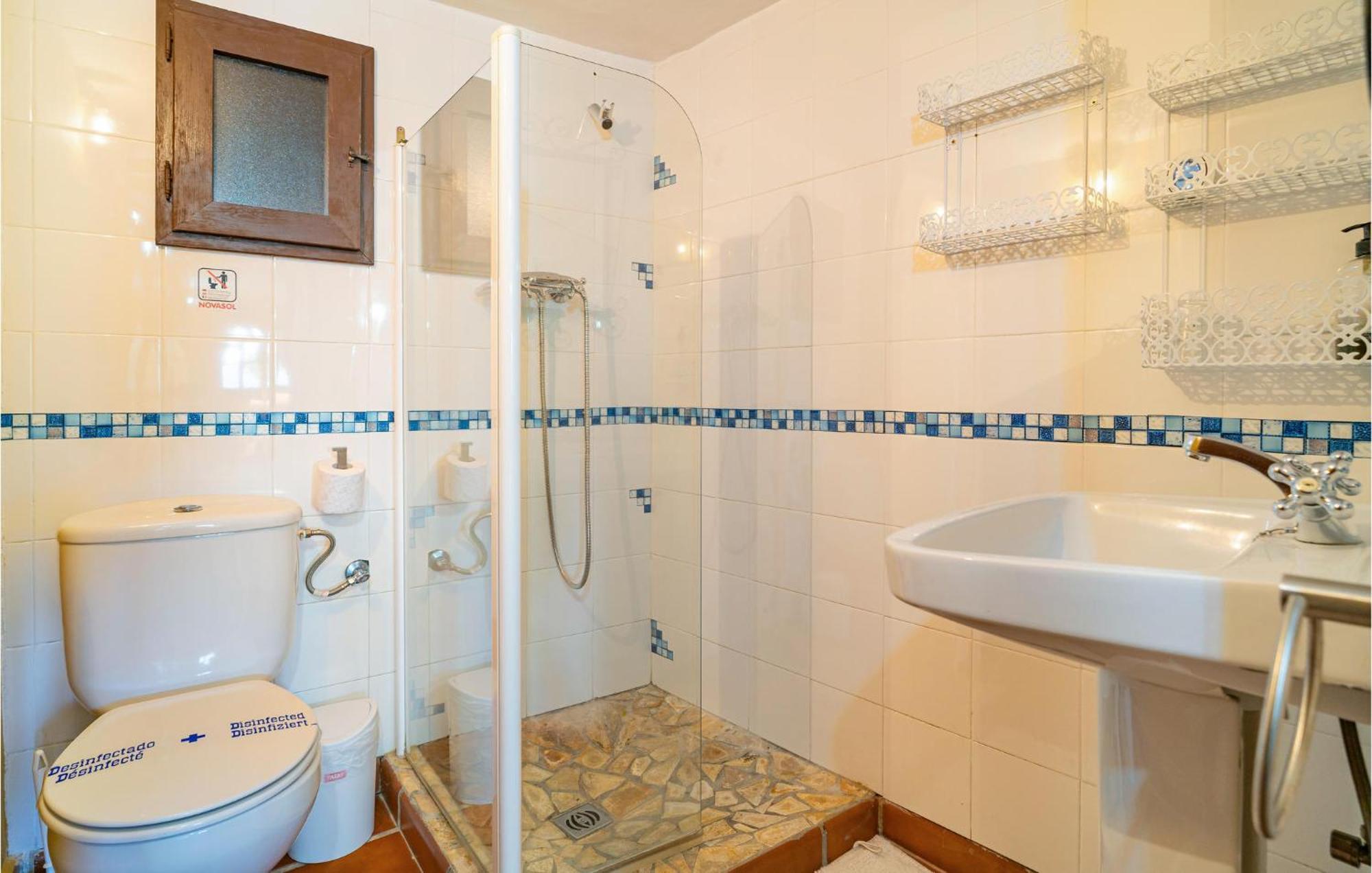 Amazing Cottage In Algatocin With Kitchen Bagian luar foto