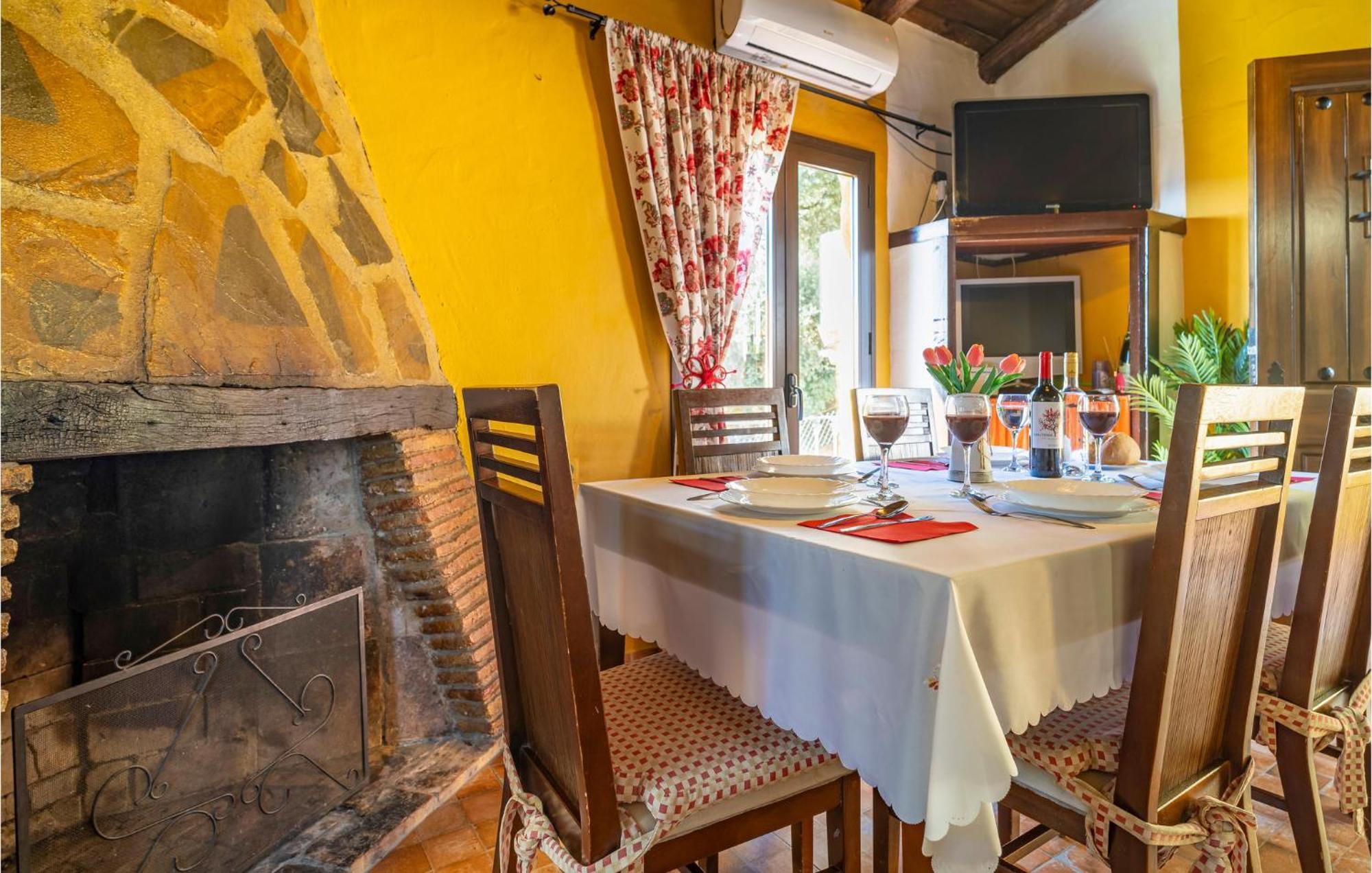 Amazing Cottage In Algatocin With Kitchen Bagian luar foto