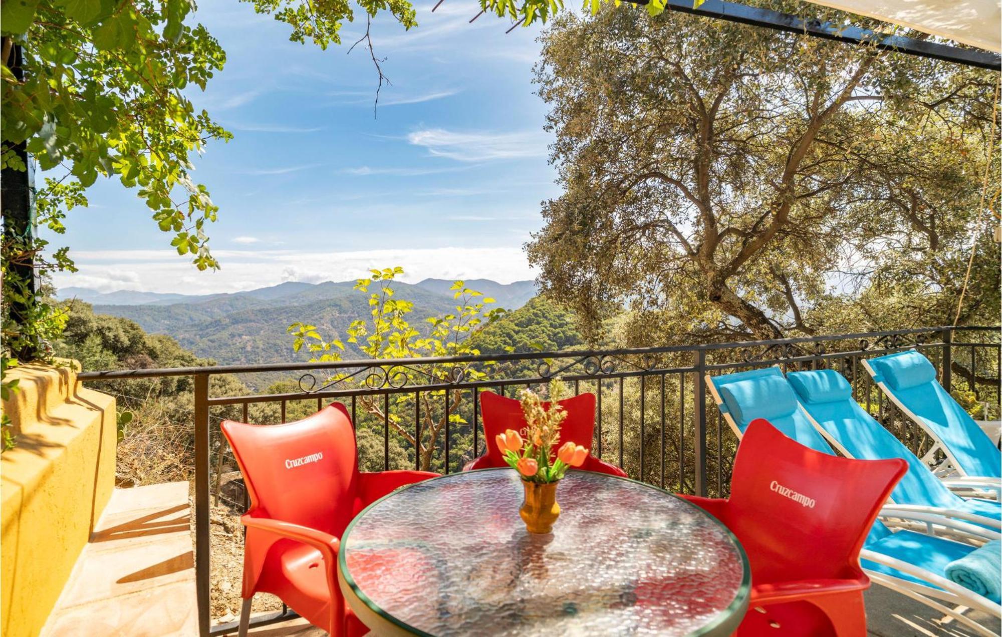Amazing Cottage In Algatocin With Kitchen Bagian luar foto