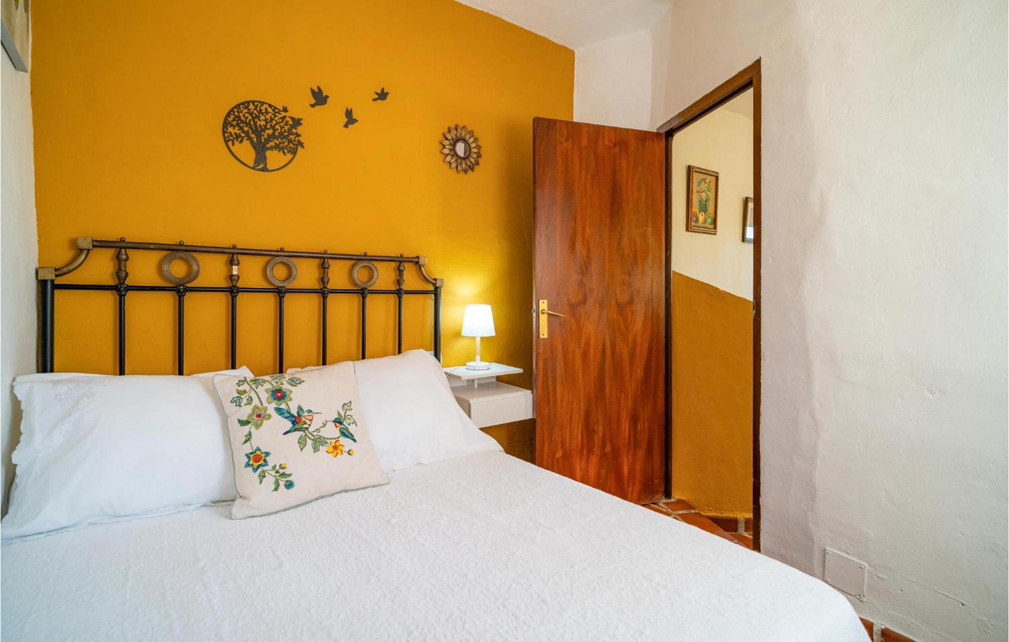 Amazing Cottage In Algatocin With Kitchen Bagian luar foto