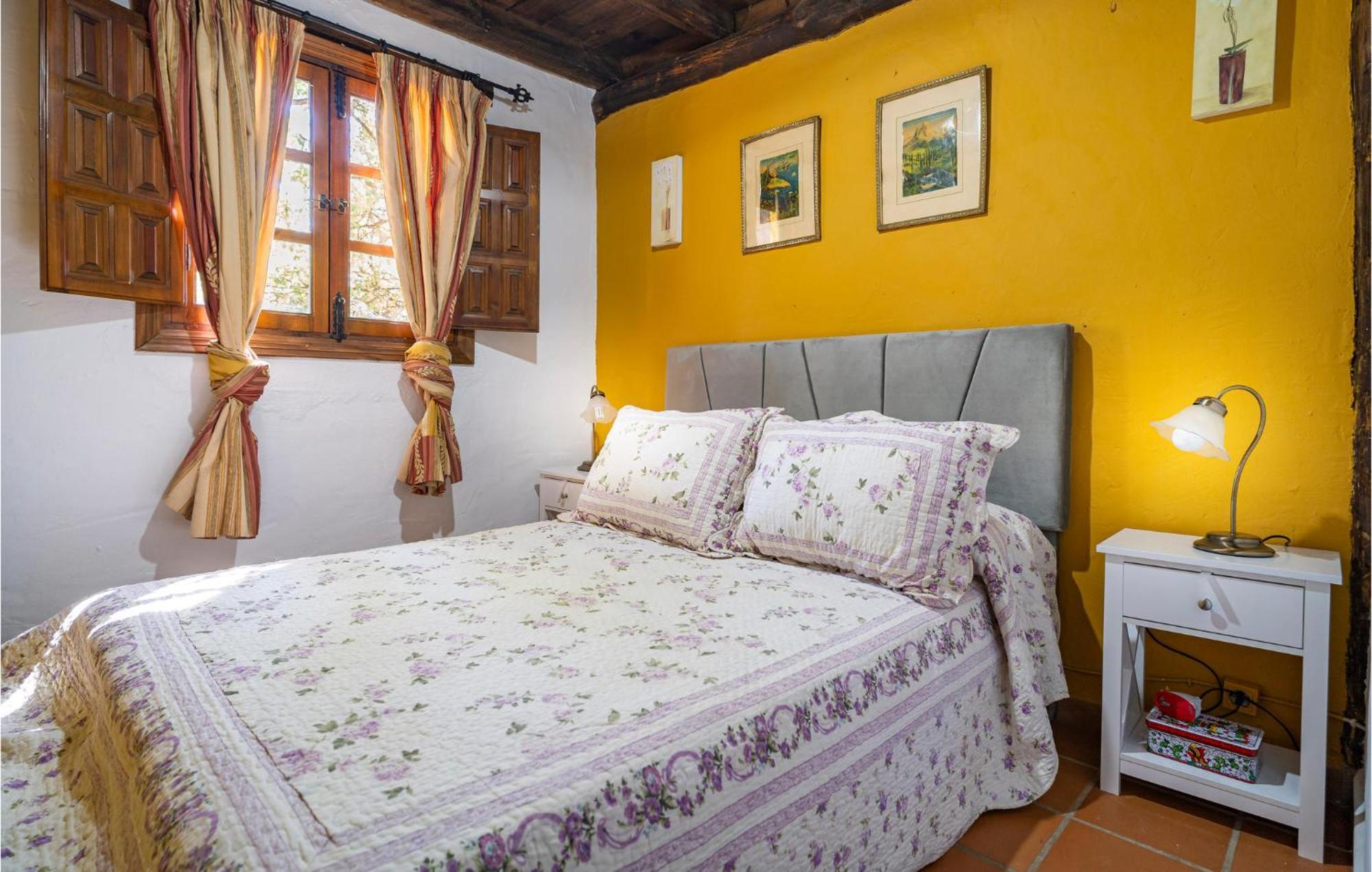 Amazing Cottage In Algatocin With Kitchen Bagian luar foto