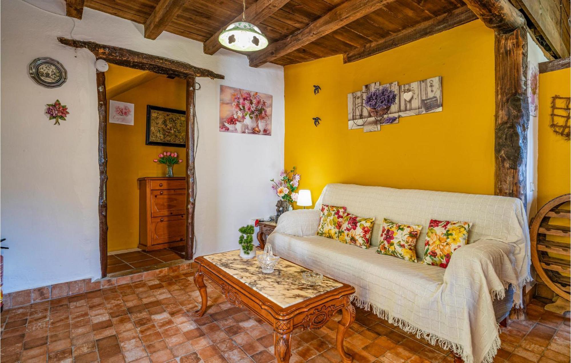 Amazing Cottage In Algatocin With Kitchen Bagian luar foto