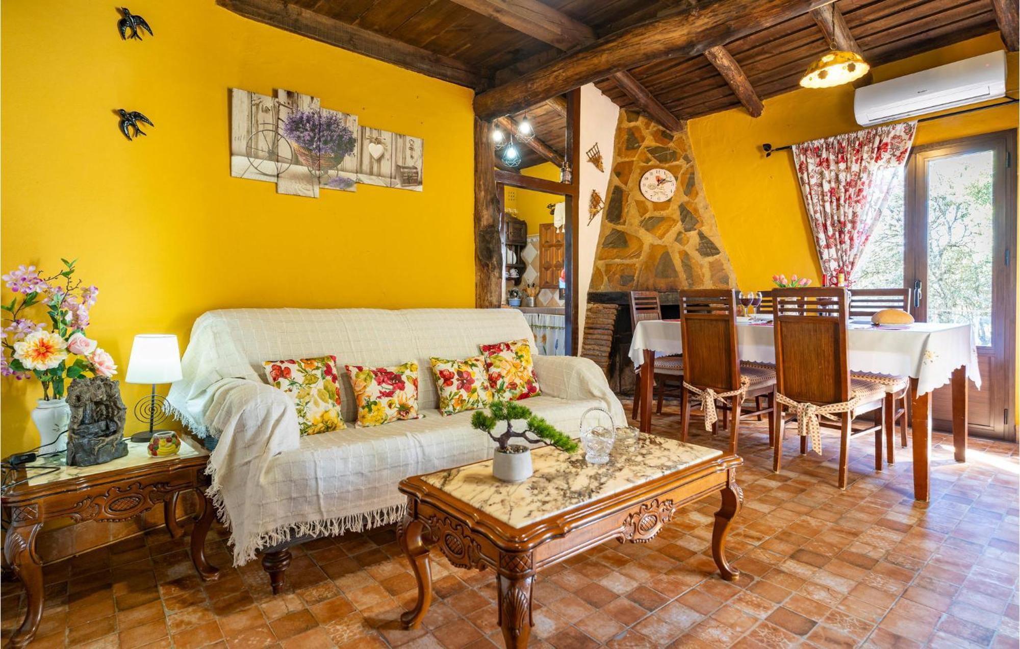 Amazing Cottage In Algatocin With Kitchen Bagian luar foto