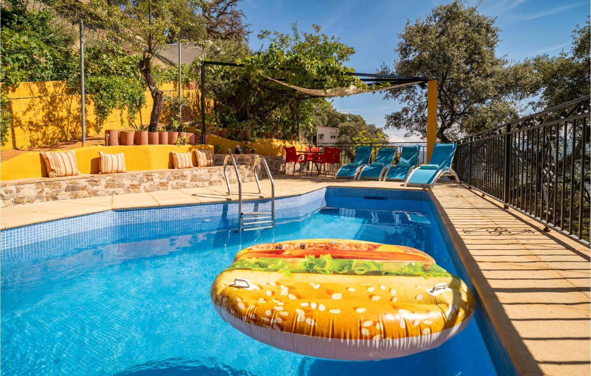 Amazing Cottage In Algatocin With Kitchen Bagian luar foto
