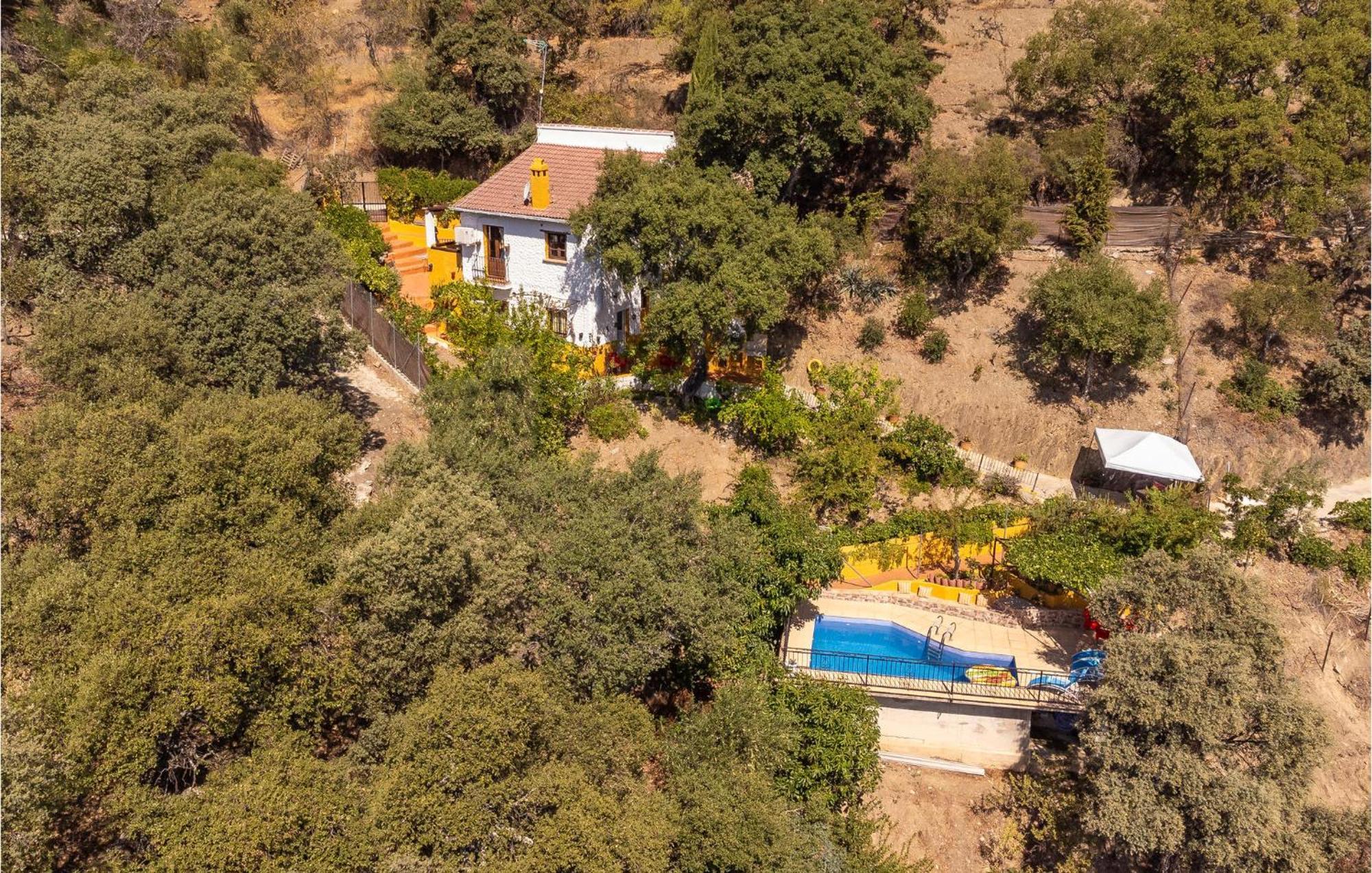 Amazing Cottage In Algatocin With Kitchen Bagian luar foto
