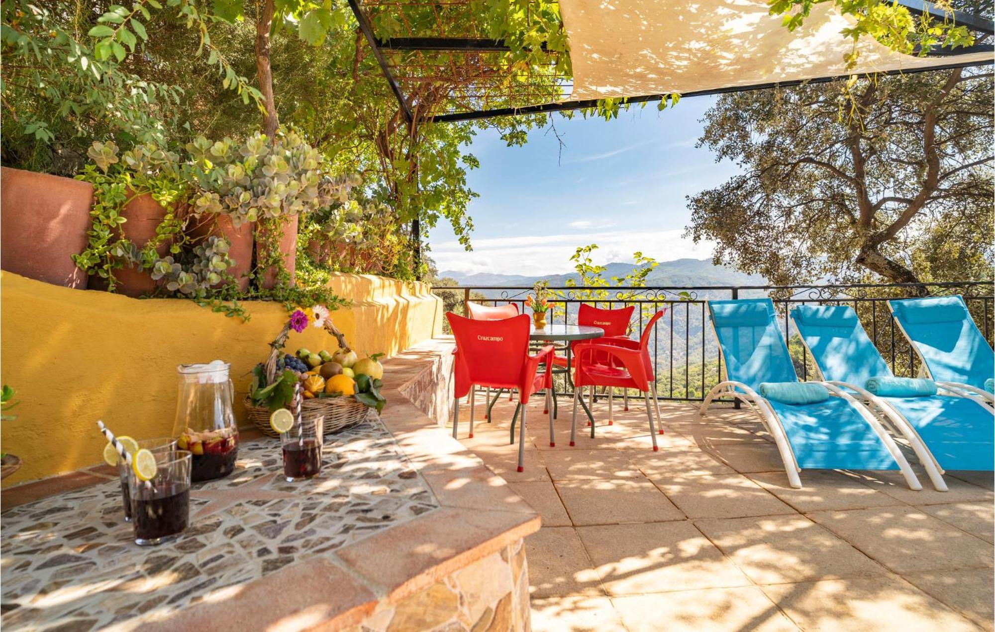 Amazing Cottage In Algatocin With Kitchen Bagian luar foto