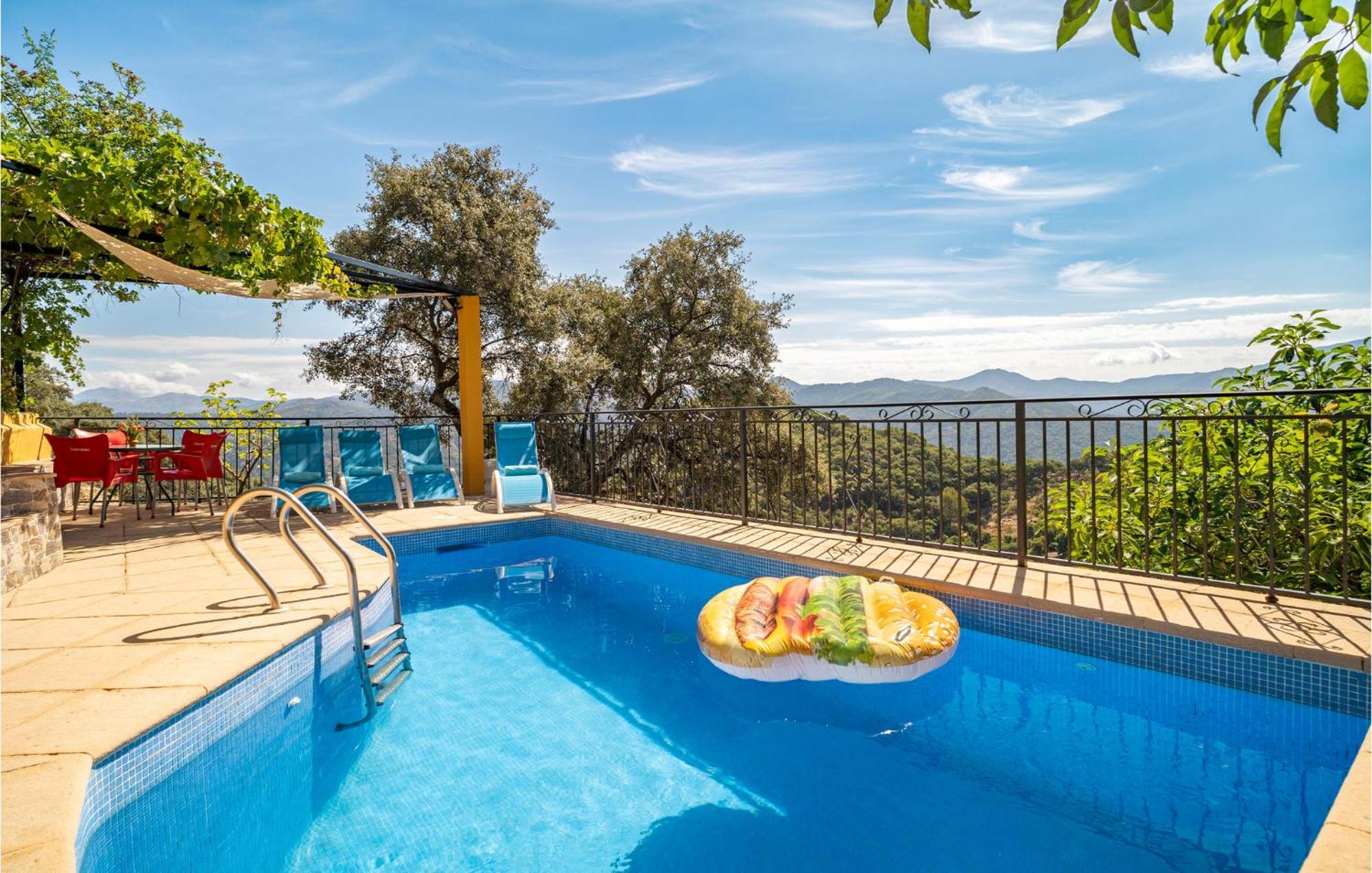 Amazing Cottage In Algatocin With Kitchen Bagian luar foto